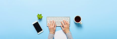 Awaria Theme 46 woman works in the office on a blue background concept workspace working at a computer freelance banner - Jednocześnie porządkujemy serwis usuwając nieaktualne treści